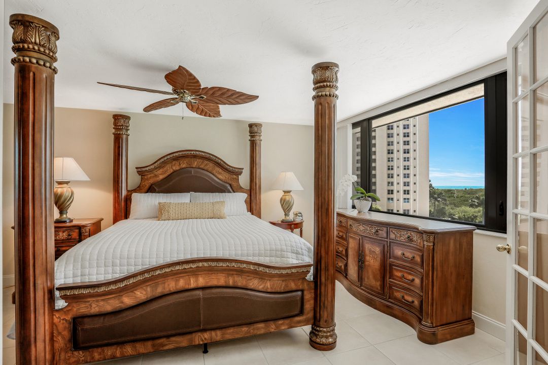 5601 Turtle Bay Dr #302, Naples, FL 34108