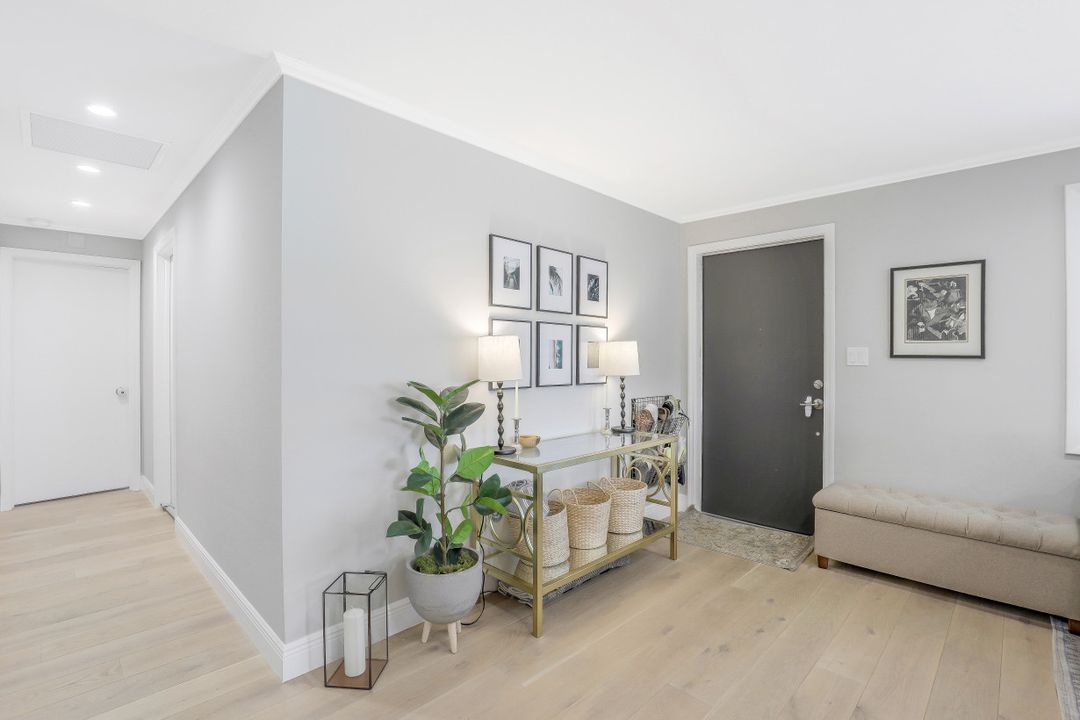 1091 22nd Ave N, Naples, FL 34103