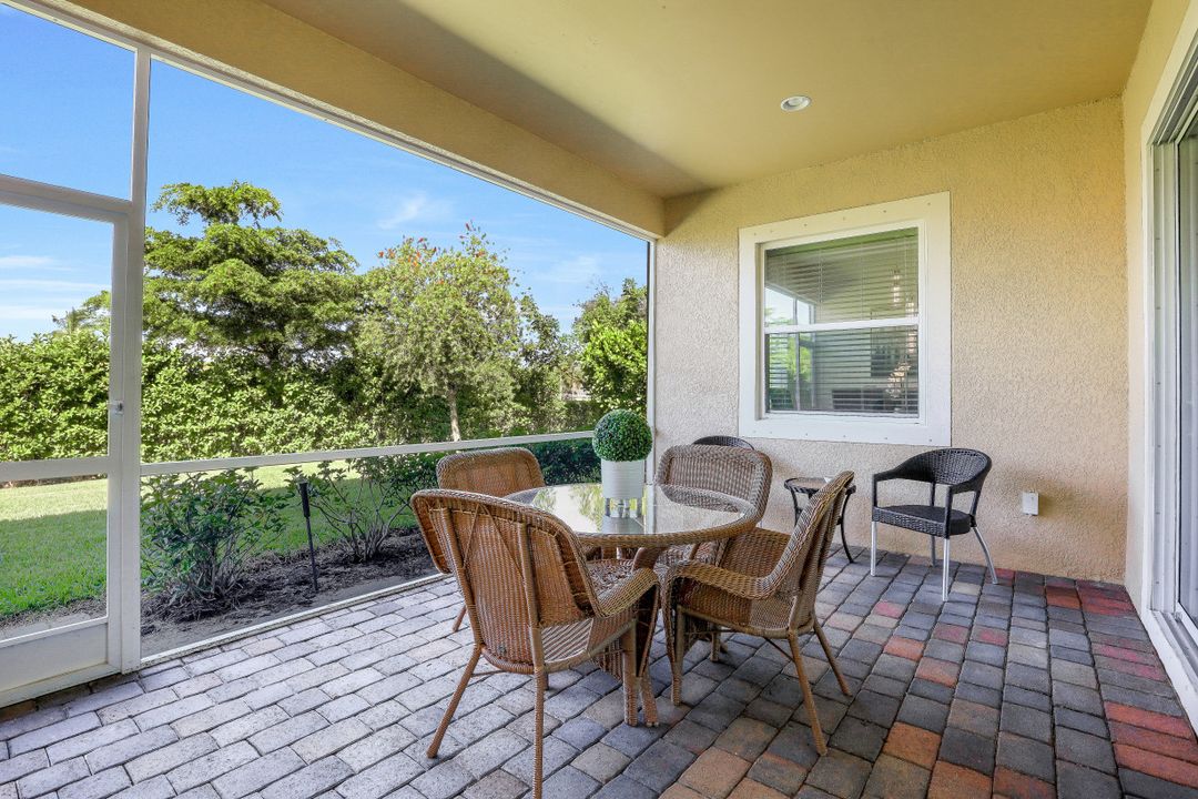 3001 Sunset Pointe Cir, Cape Coral, FL 33914