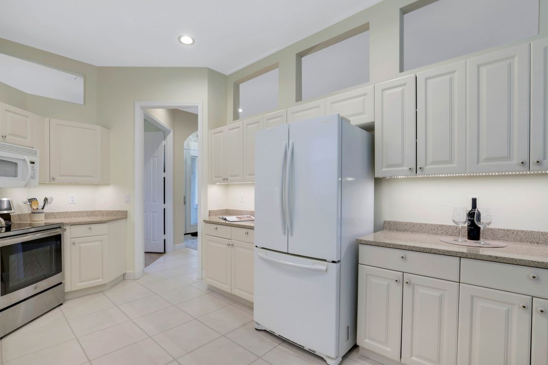 6082 Highwood Park Ct, Naples, FL 34110