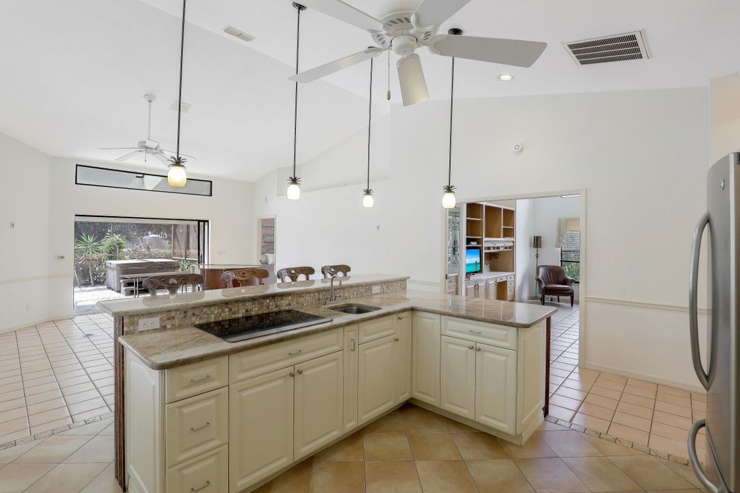 158 St James Way, Naples, FL 34104