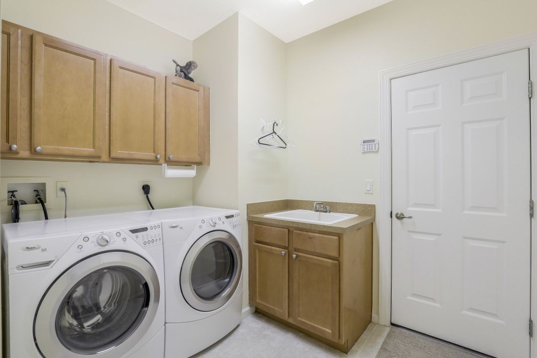 23181 Oakglen Ln, Bonita Springs, FL 34135