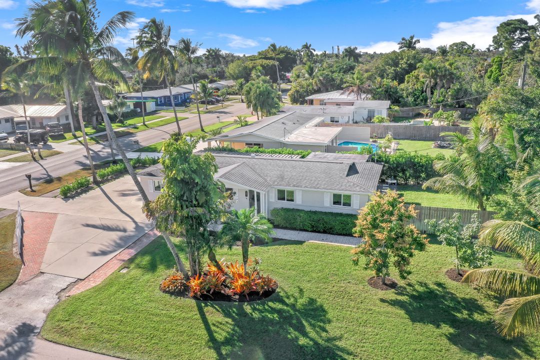 1091 22nd Ave N, Naples, FL 34103