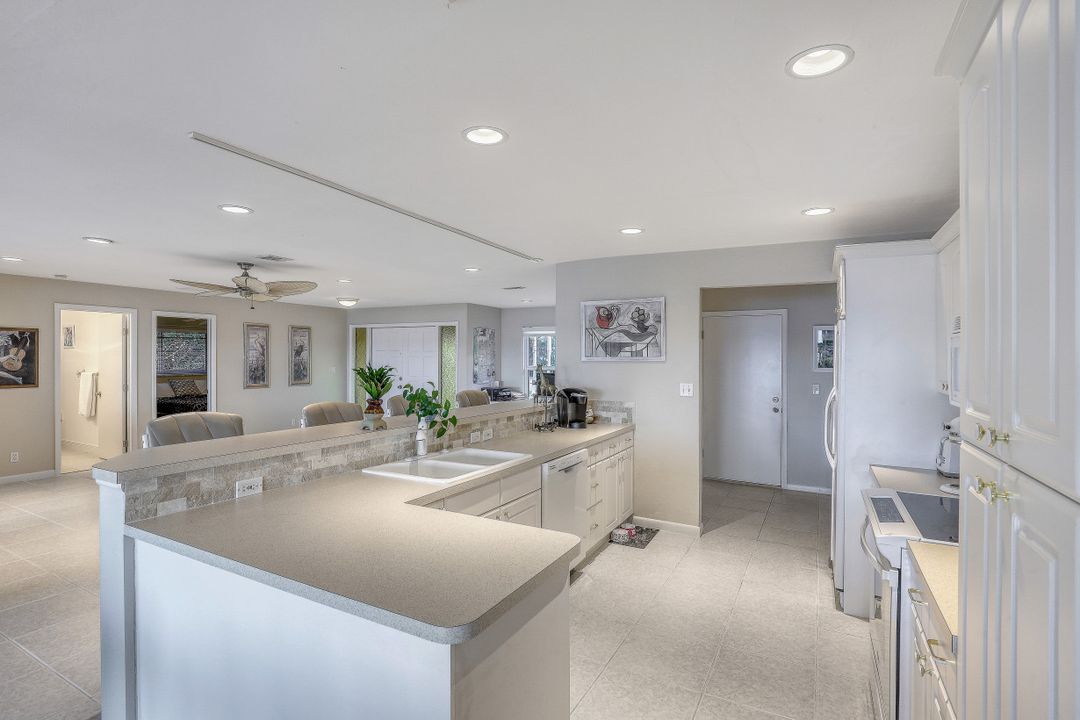 256 Bayshore Dr, Cape Coral, FL 33904