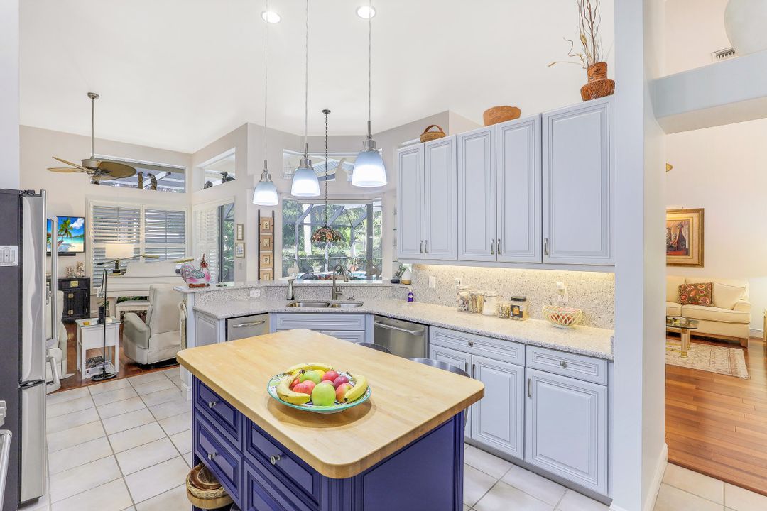 28384 Sombrero Dr, Bonita Springs, FL 34135