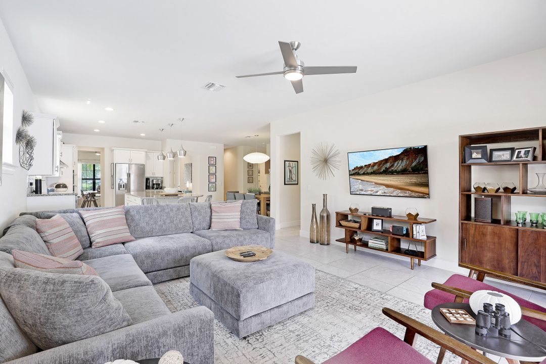 16083 Camden Lakes Cir, Naples, FL 34110