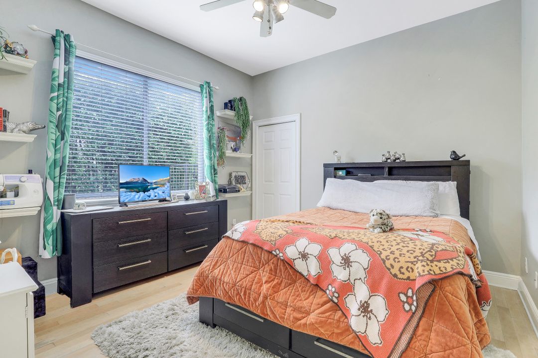 9925 Clear Lake Cir, Naples, FL 34109