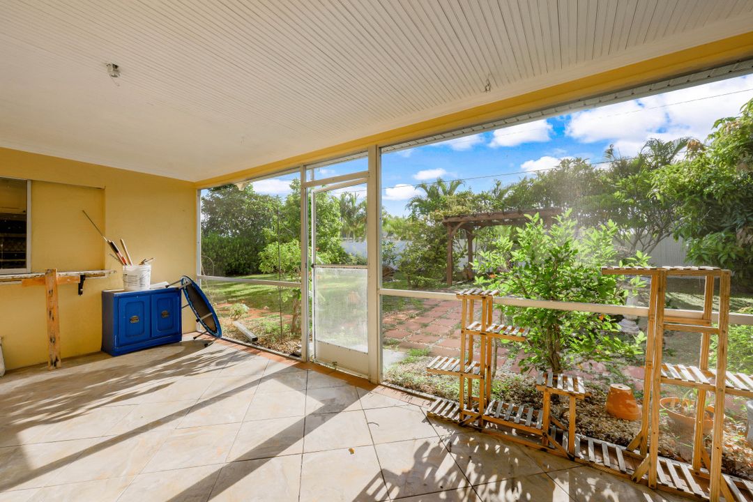 2627 SW 2nd Pl, Cape Coral, FL 33914