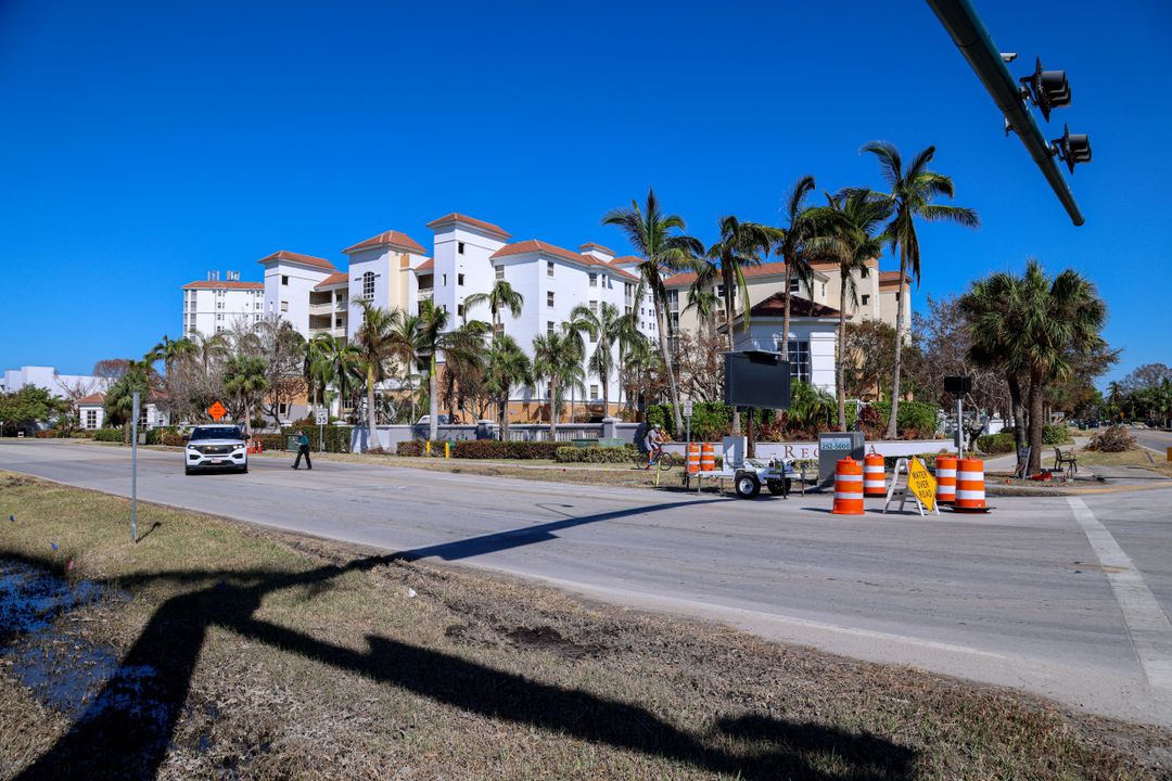 400 Flagship Dr, Naples, FL 34108