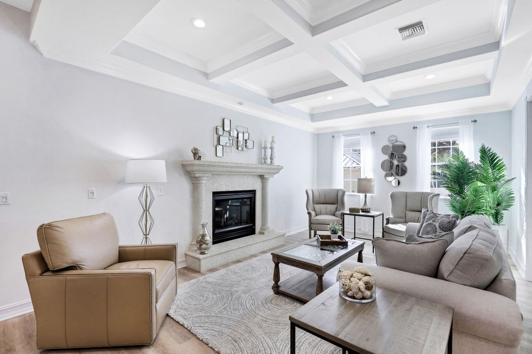 160 3rd St N, Naples, FL 34102