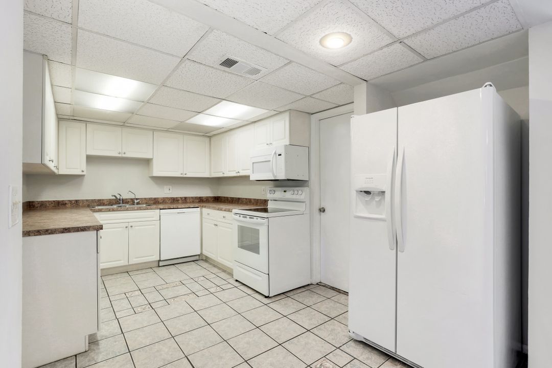 5860 Whiting Ct, Fort Myers, FL 33919