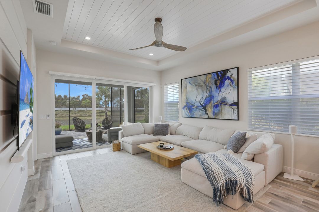 8967 St Lucia Dr, Naples, FL 34114