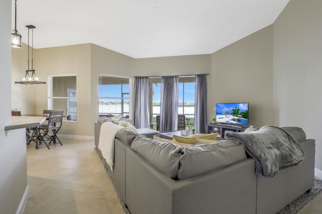 2198 Grove Dr, Naples, FL 34120