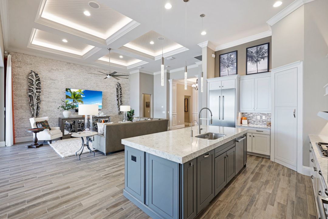 9067 Breakwater Dr, Naples, FL 34120