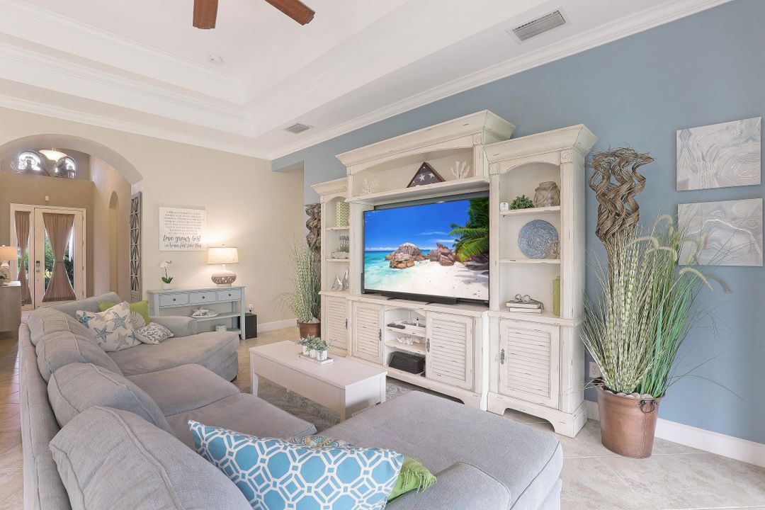 9367 Isla Bella Cir, Bonita Springs, FL 34135