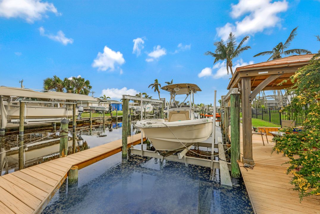 5305 Del Monte Ct, Cape Coral, FL 33904