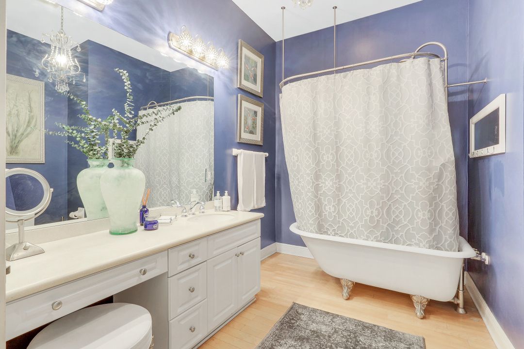 9925 Clear Lake Cir, Naples, FL 34109