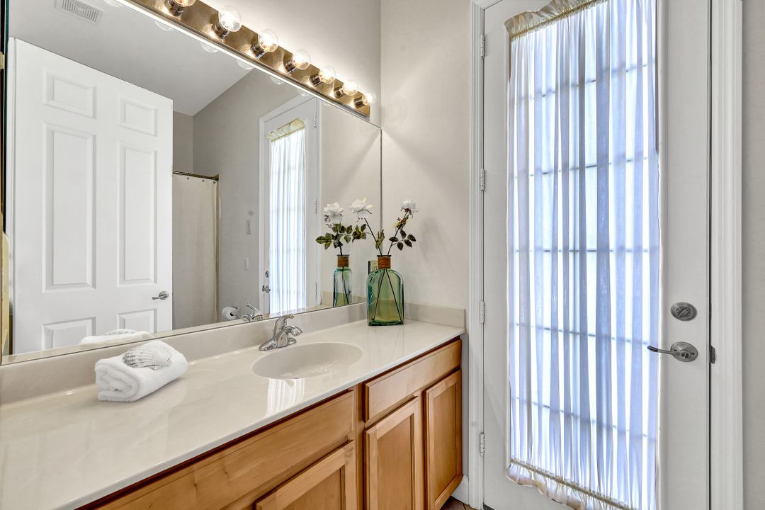 6104 Highwood Park Ln, Naples, FL 34110