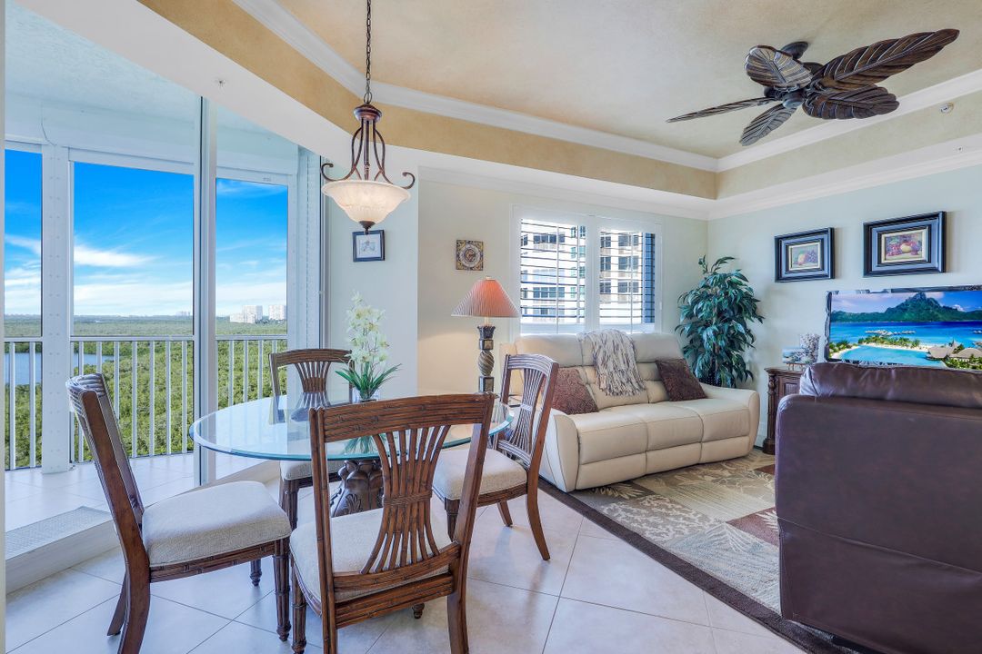 295 Grande Way #905, Naples, FL 34110
