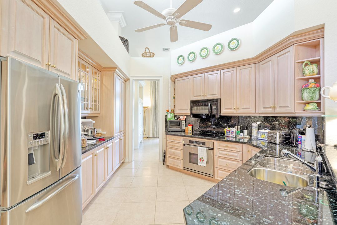1064 Grand Isle Dr, Naples, FL 34108