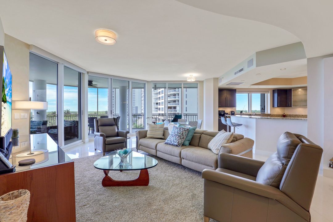 13675 Vanderbilt Dr #610, Naples, FL 34110
