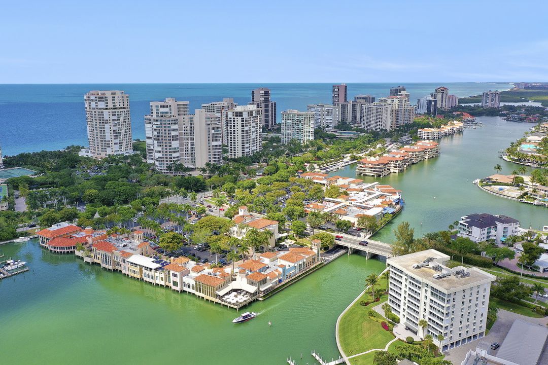 3888 Crayton Rd, Naples, FL 34103