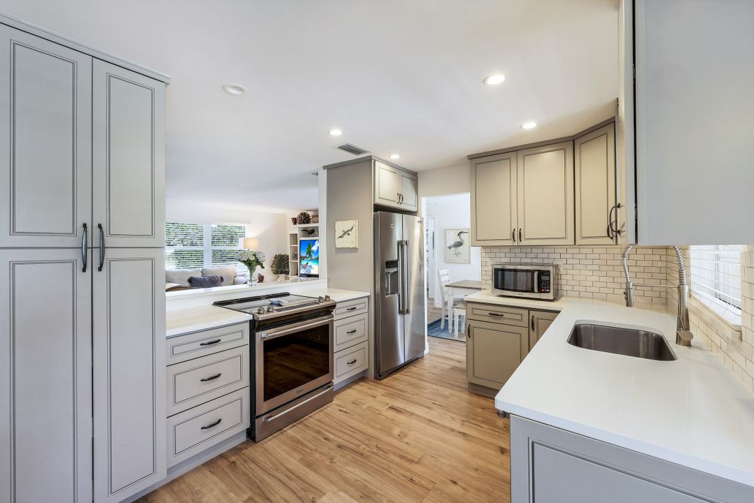 580 105th Ave N, Naples, FL 34108