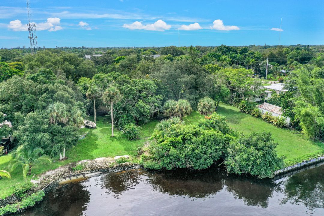 3367 E Riverside Dr, Fort Myers, FL 33916