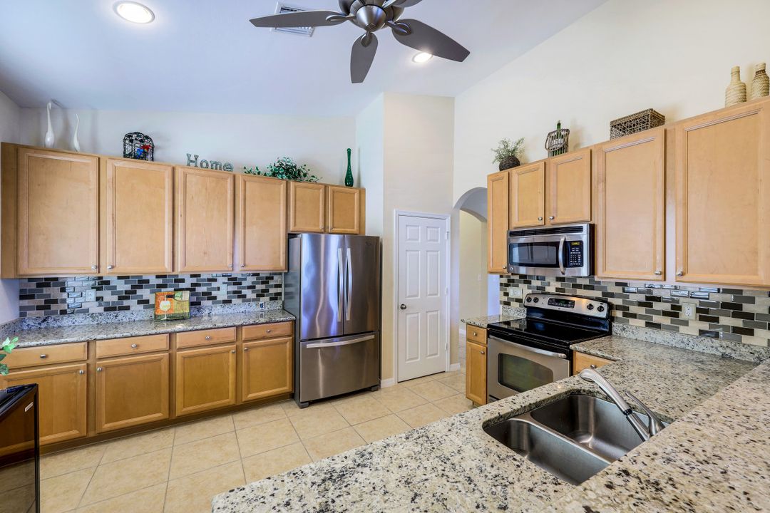 8615 Sumner Ave, Fort Myers, FL 33908