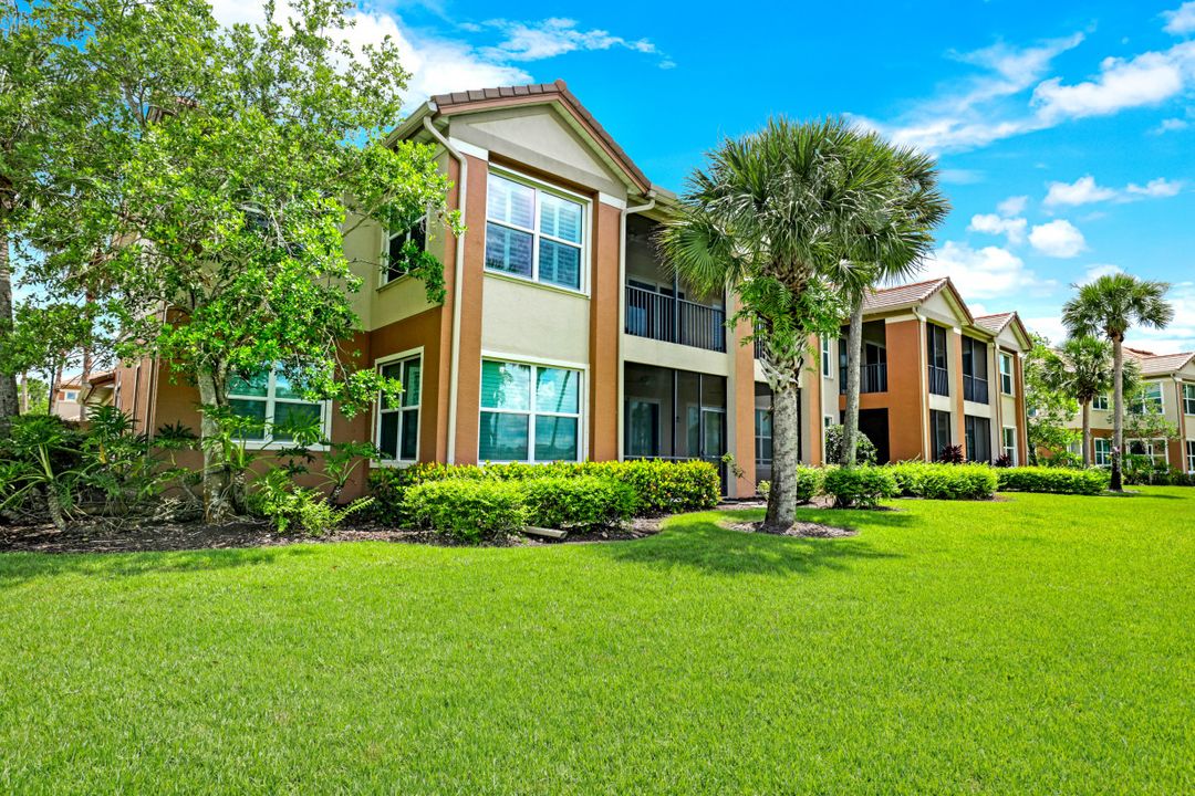 9208 Quartz Ln #4-202, Naples, FL 34120