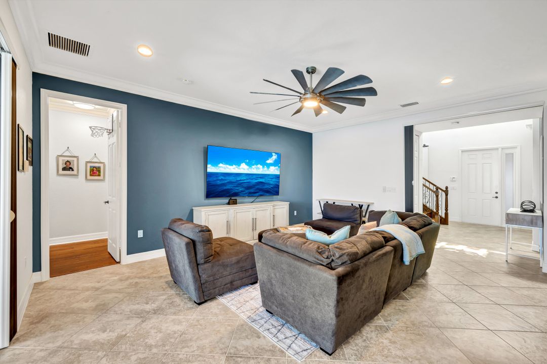 2739 Cinnamon Bay Cir, Naples, FL 34119