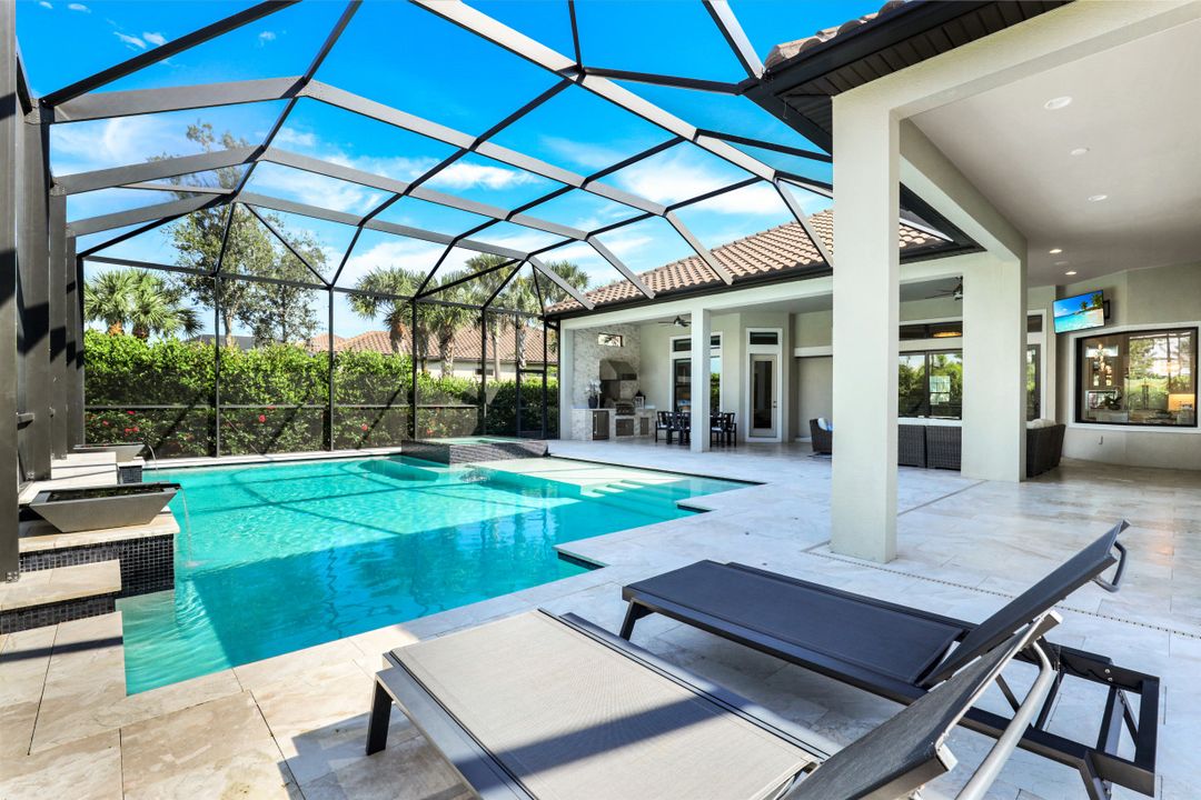 9018 Sorreno Ct, Naples, FL 34119