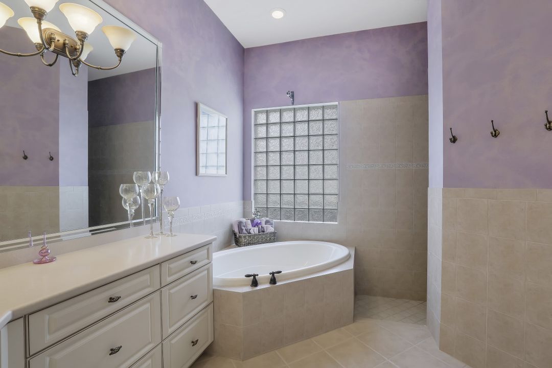 10259 Avonleigh Dr, Bonita Springs, FL 34135