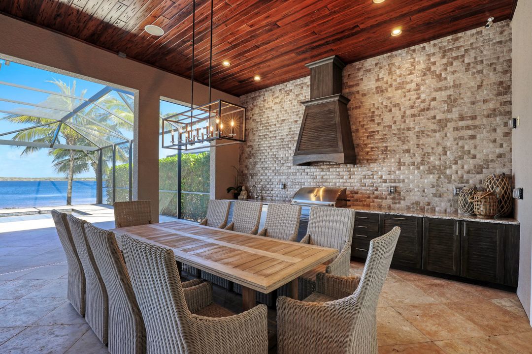 9067 Breakwater Dr, Naples, FL 34120