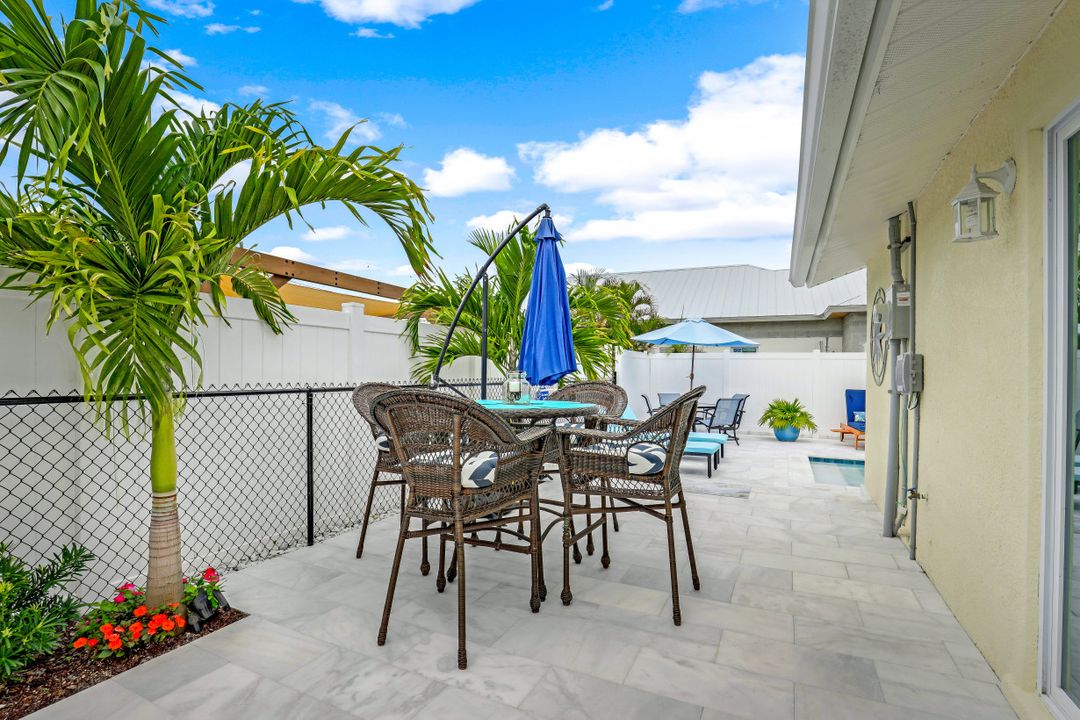 698 105th Ave N, Naples, FL 34108