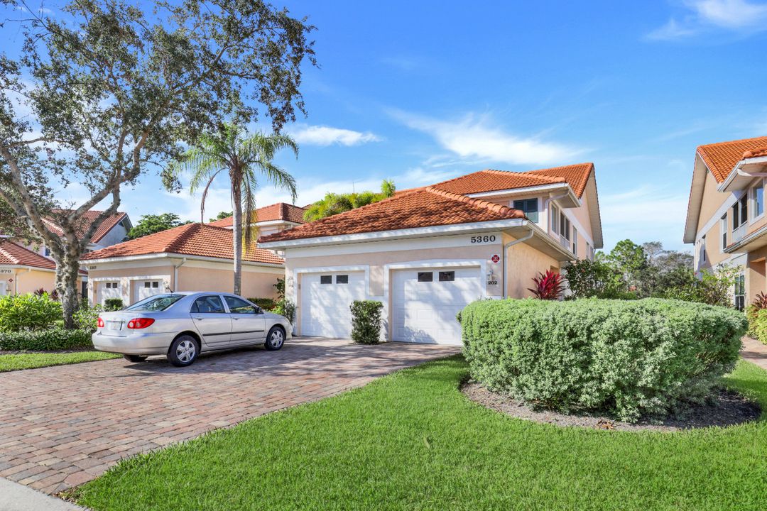 5360 Andover Dr  #202, Naples, FL 34110