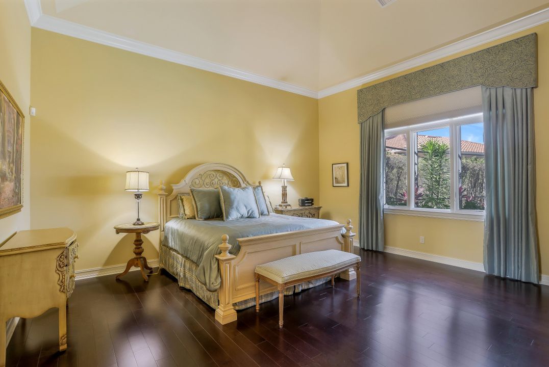 7417 Treeline Dr, Naples, FL 34119