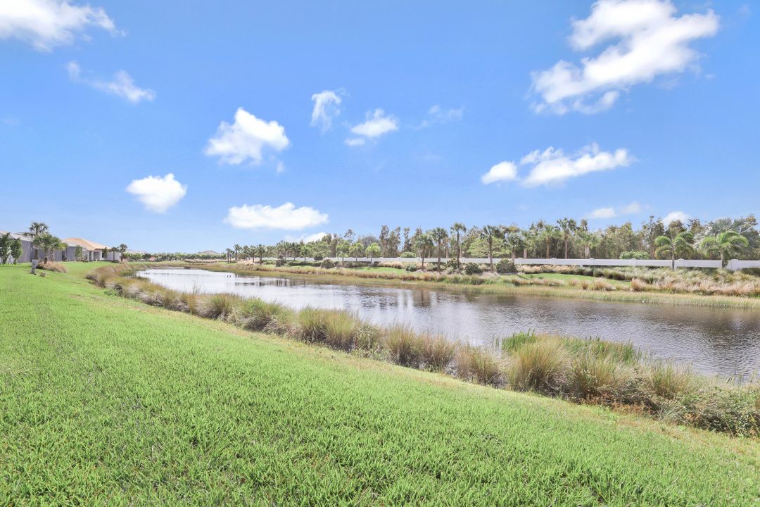 8967 St Lucia Dr, Naples, FL 34114