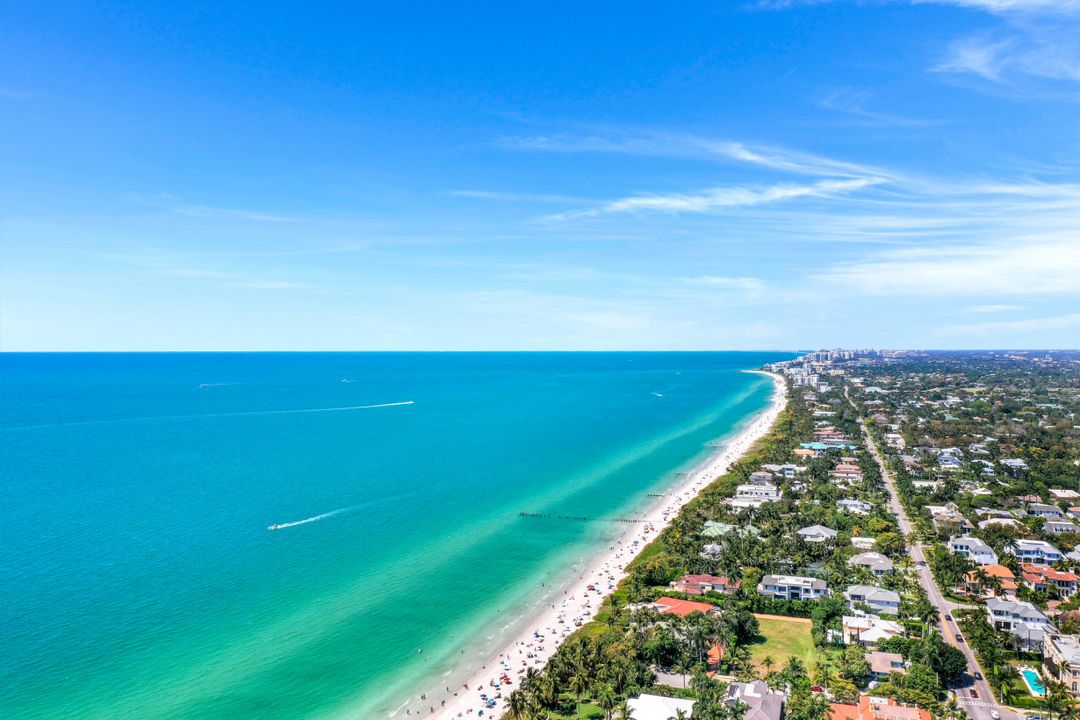 990 8th St S #2 B, Naples, FL 34102