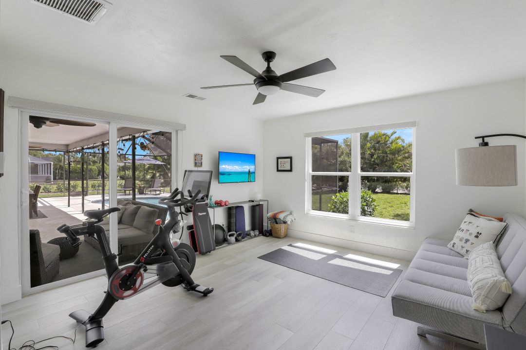 1010 Nottingham Dr, Naples, FL 34109