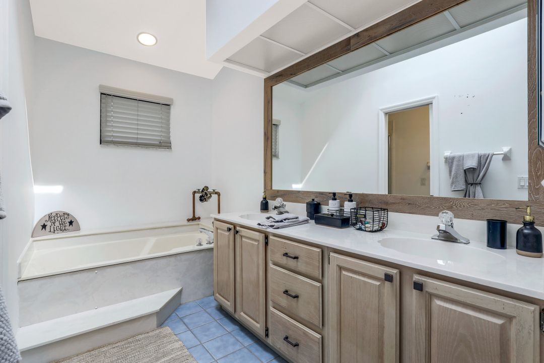 27100 Oakwood Lake Dr, Bonita Springs, FL 34134