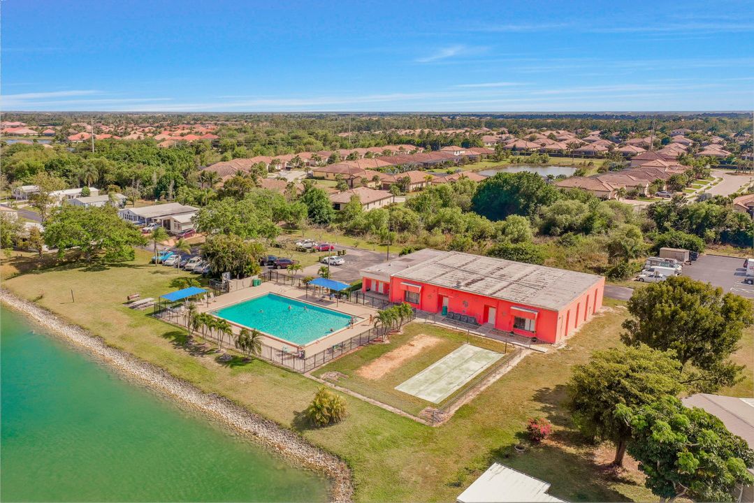 211 Grosbeak Ln, Naples, FL 34114