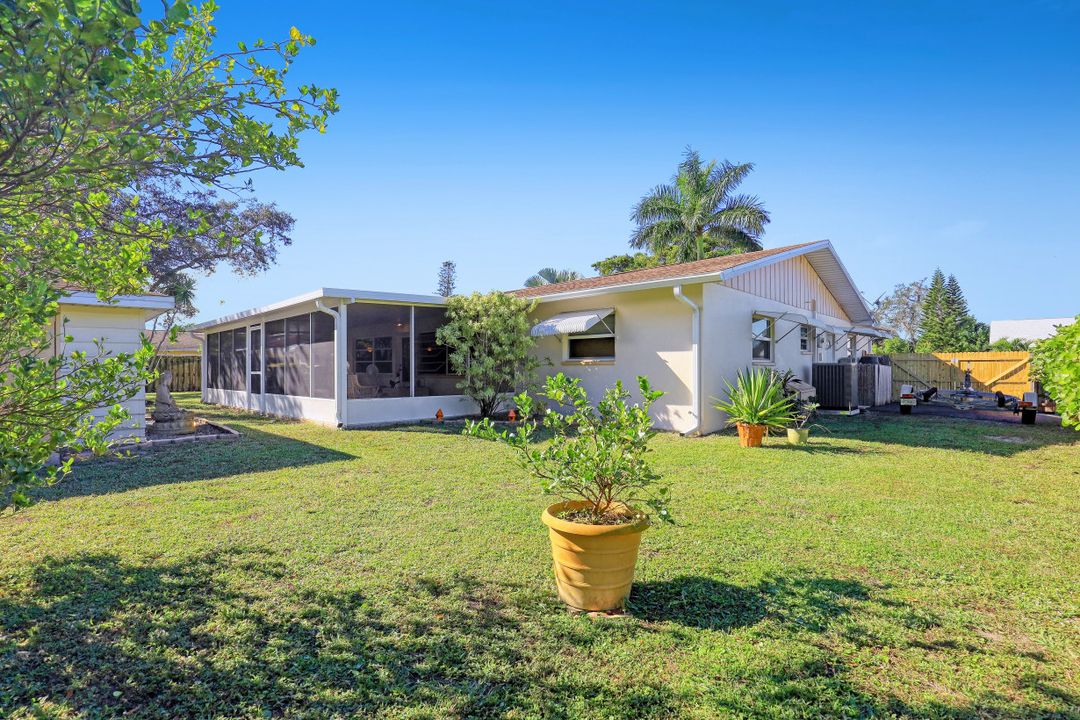 27515 Los Amigos Ln, Bonita Springs, FL 34135