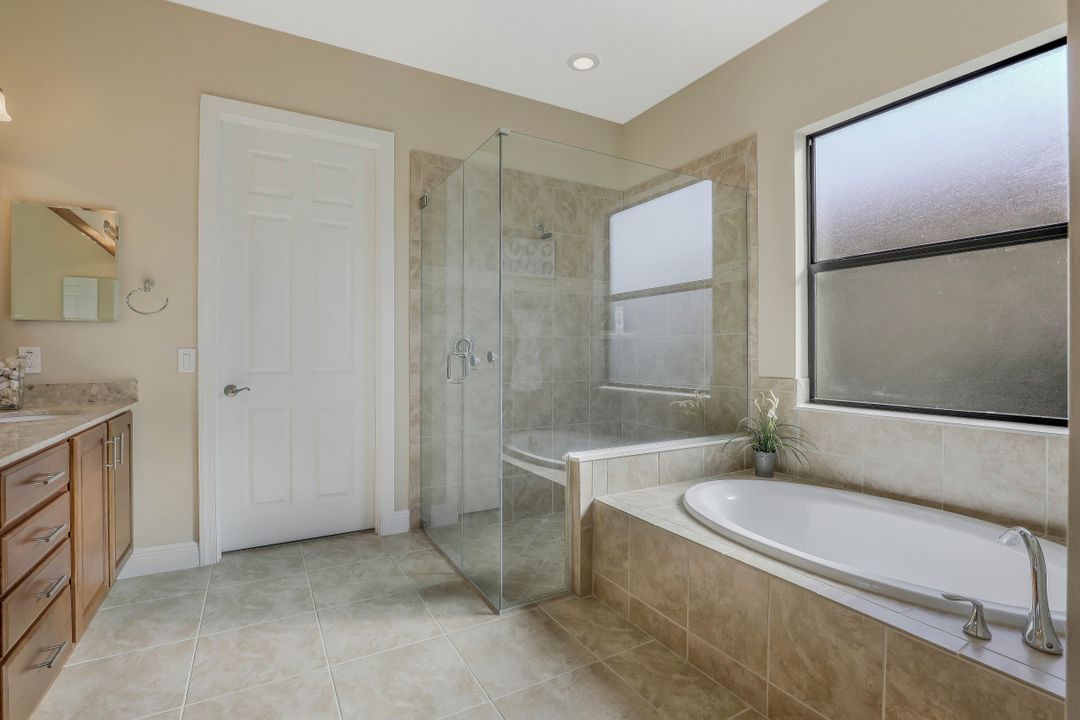 12471 Kentwood Ave, Fort Myers, FL 33913