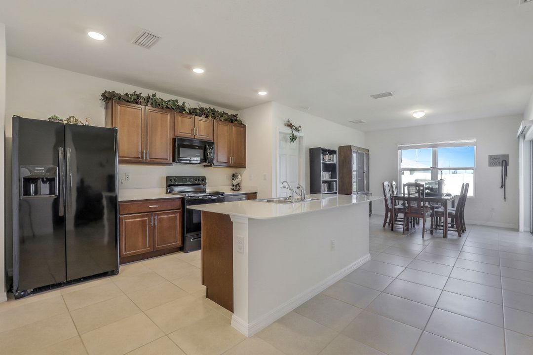 321 NW 11th St, Cape Coral, FL 33993