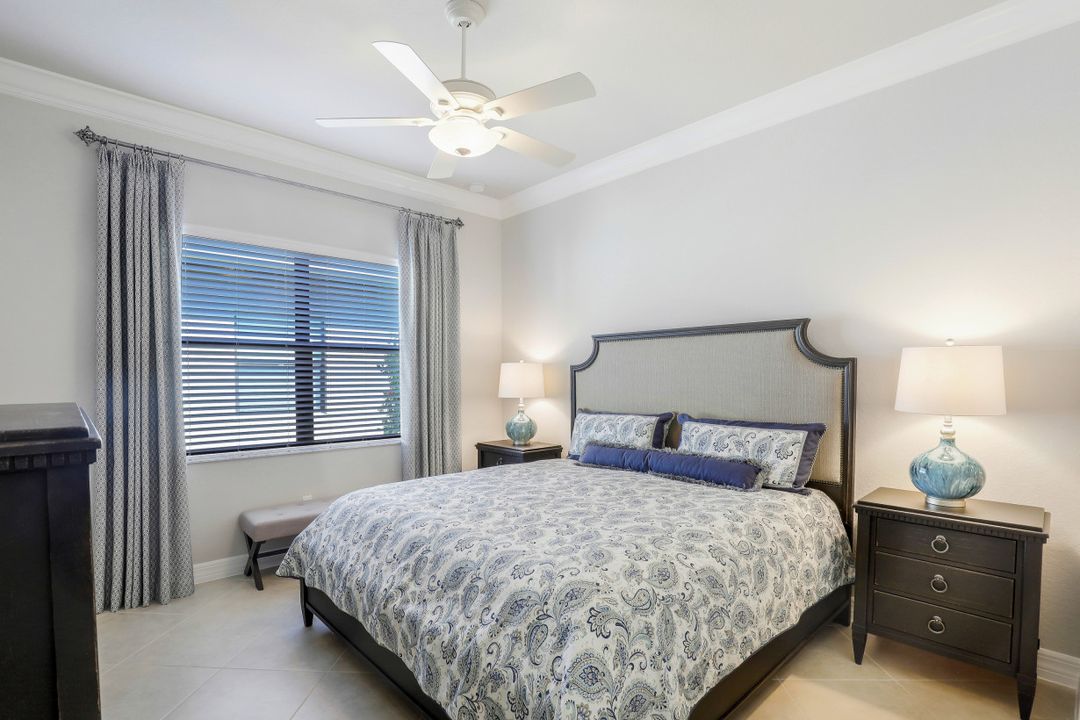 2748 Crystal Way, Naples, FL 34119