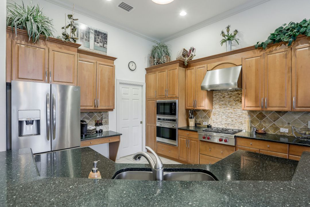 581 Wedgewood Way, Naples, FL 34119