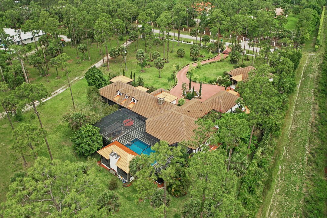 5610 Bur Oaks Ln, Naples, FL 34119