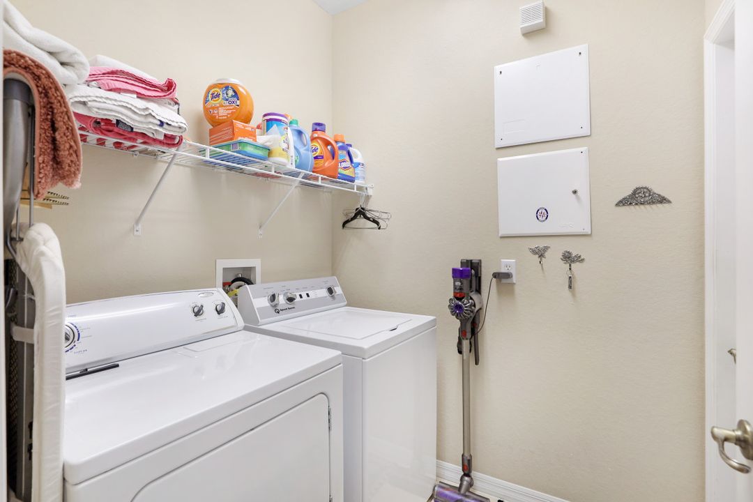 2124 Par Dr, Naples, FL 34120