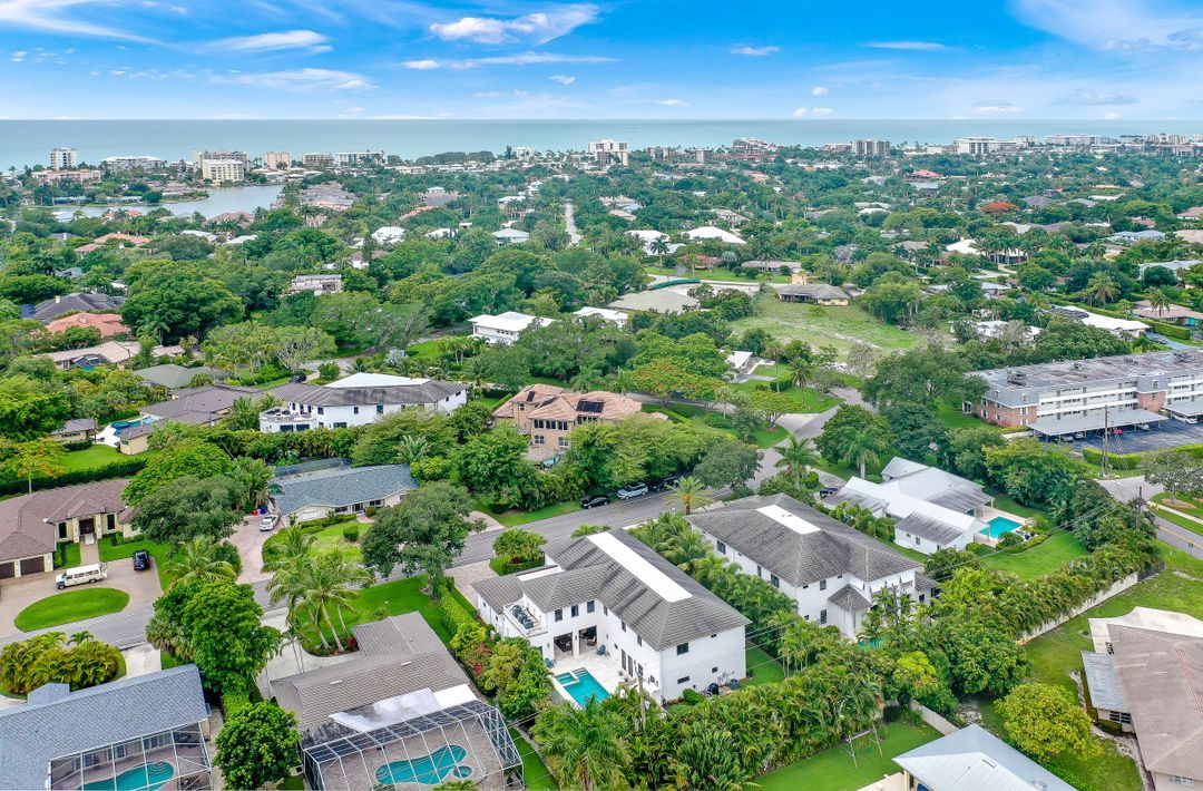 1824 Alamanda Dr, Naples, FL 34102